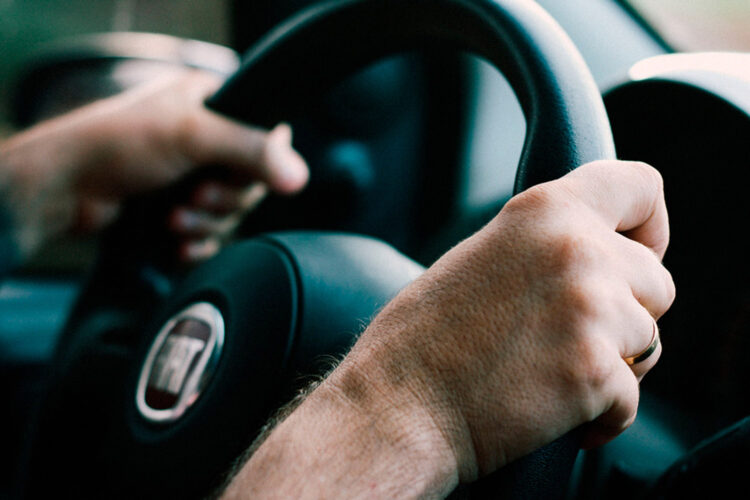 El CNOO pide prestar atención a factores que aumentan el riesgo de sufrir accidentes en carretera, como la noche y la velocidad