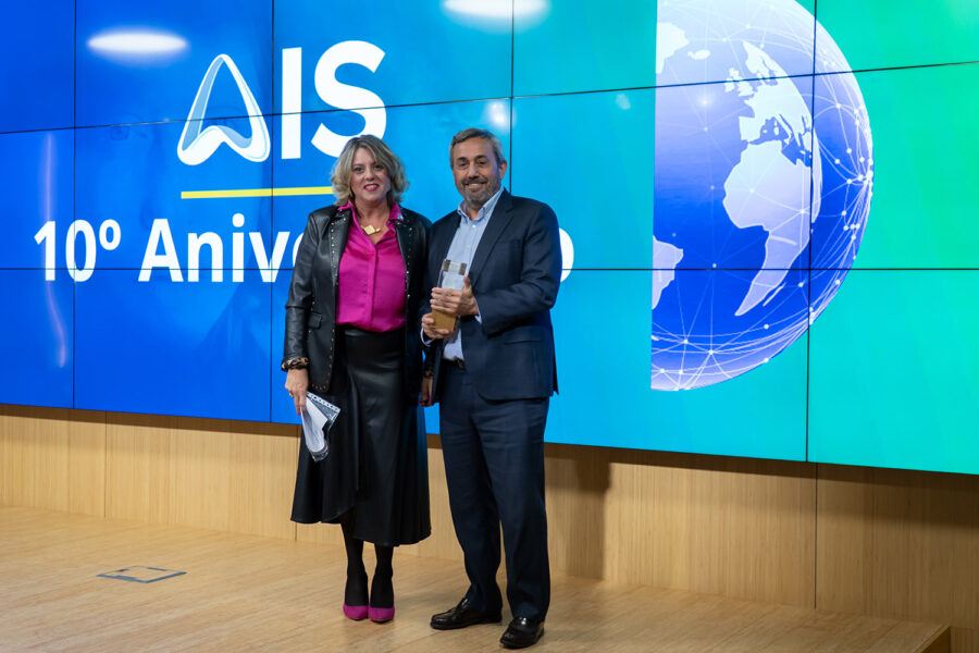 Director-General-Ibermutua-recibiendo-premio-AIS-2023-(002).web