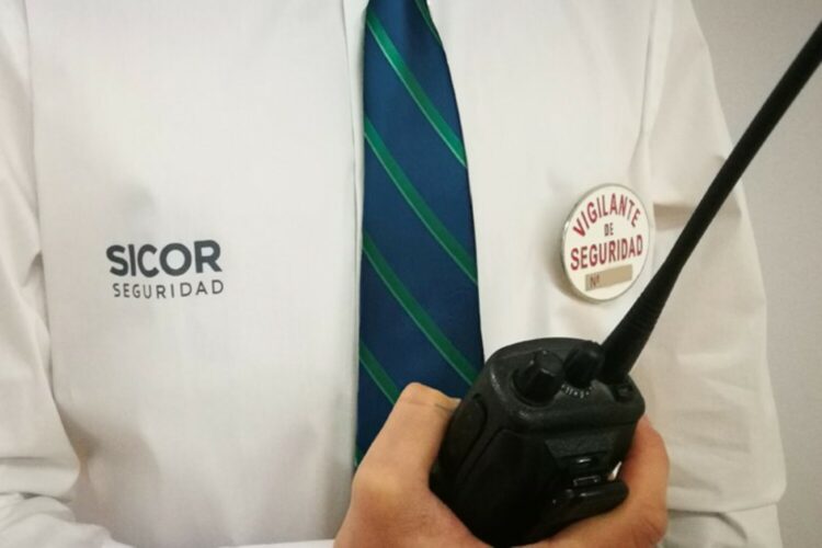 vigilante seguridad corbata