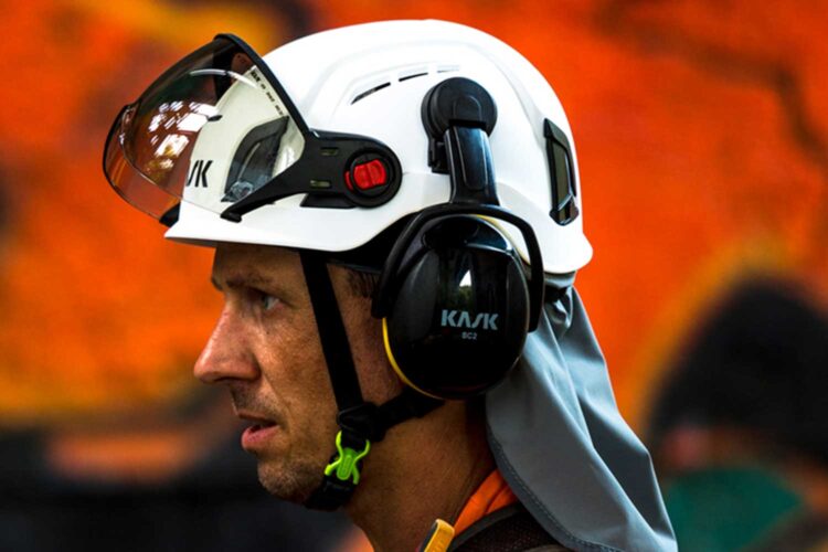 IN-ACTION_NECK-SHADE-KASK